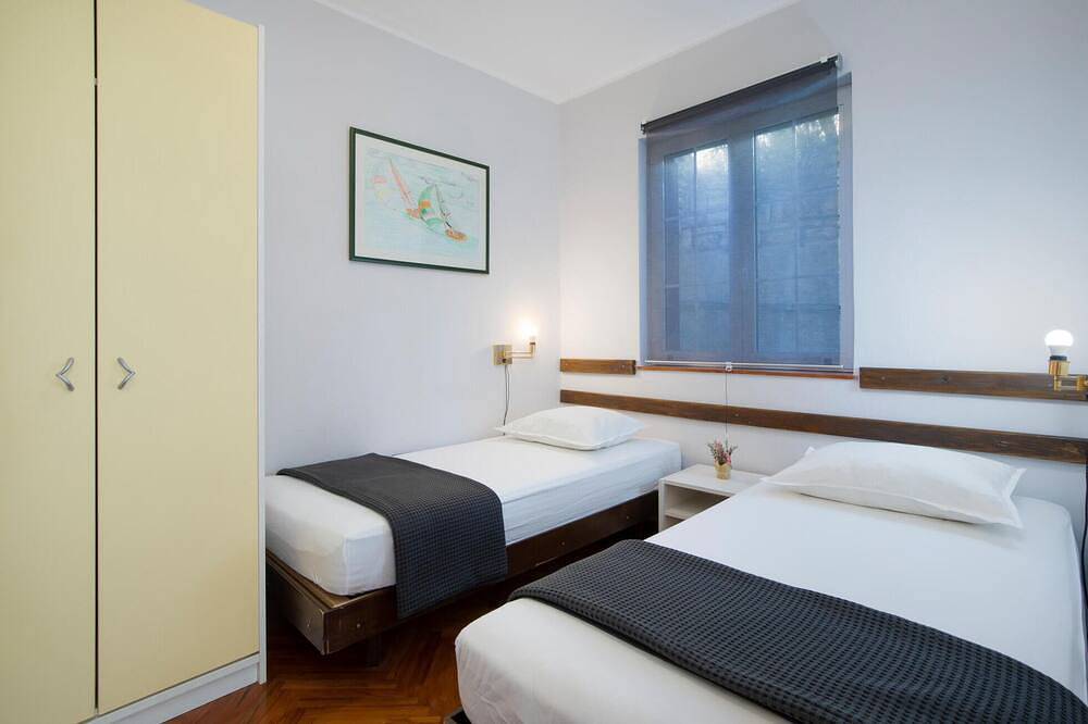 Appartement entier, Superbe appartement à Pula avec vue sur la mer in Banjole, Côte Sud d'Istrie