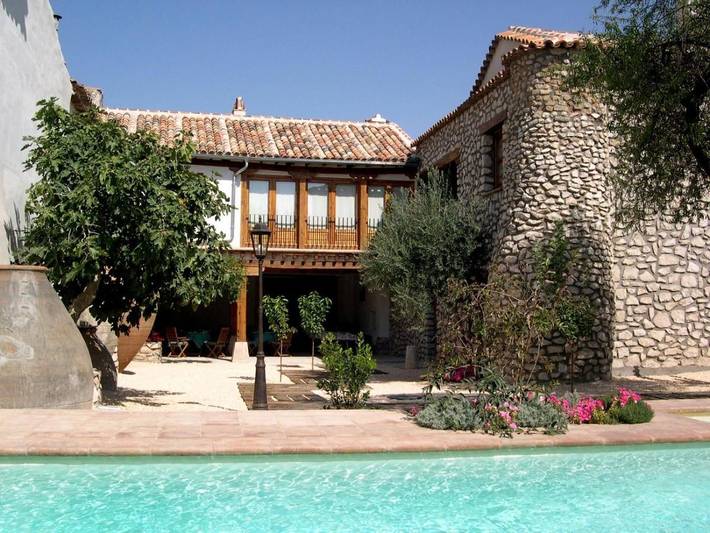 Casa rural para 18 personas, con Balcón y Terraza además de Jardín y Piscina en Colmenar de Oreja