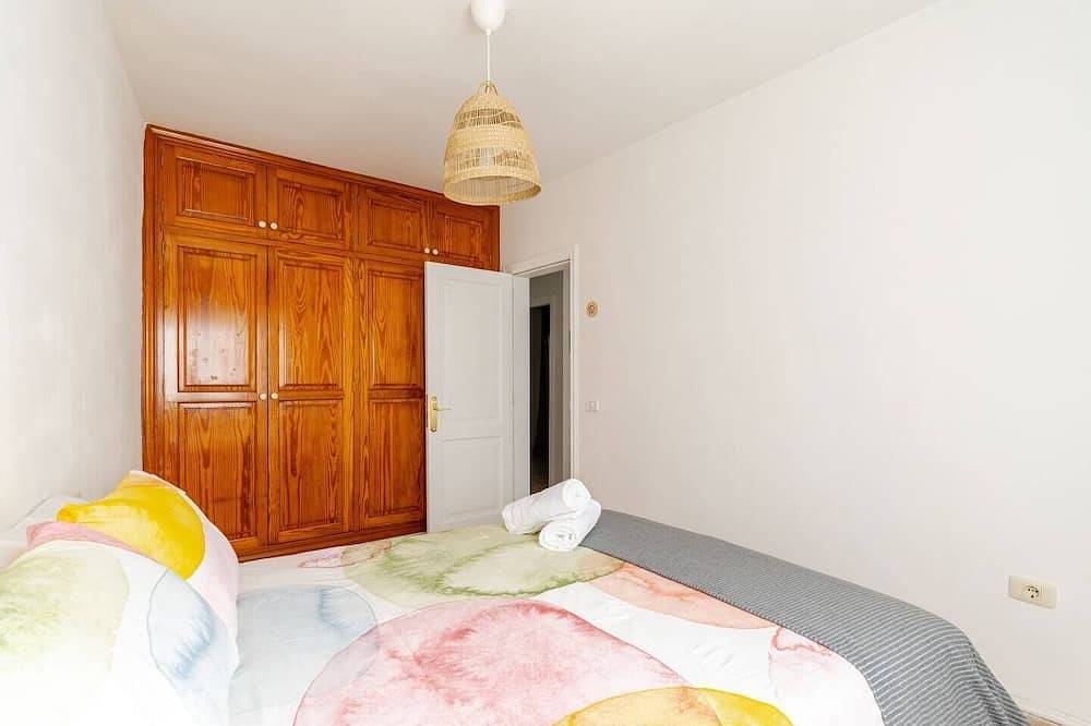 Entire apartment, Roque del Oeste, 2A, next to the sea in Famara Beach, Teguise