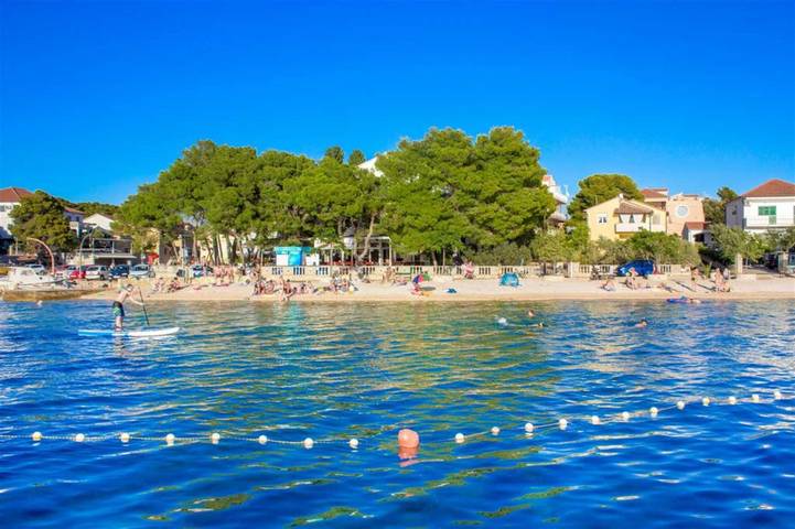 Ferienwohnung für 4 Personen, mit Balkon und Balkon/Terrasse sowie Terrasse in Grad Šibenik
