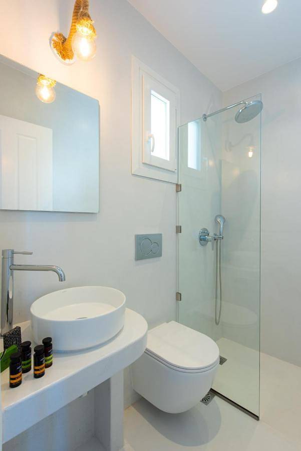 Gîte pour 2 personnes, avec terrasse et piscine ainsi que jardin et vue dans Platis Gialos Sifnos - 3