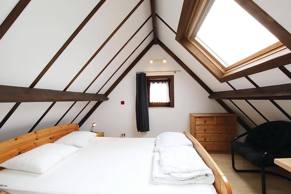 Pet friendly home in Bredene with swimming pool in Bredene, Côte belge