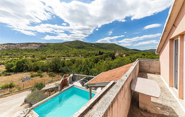 Ganze Ferienwohnung, Modernes Apartment in der Nähe des Stadtzentrums von Labin mit Pool und Terrasse in Labin (Split), Split-Dalmatien