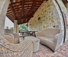 Agriturismo per 5 persone, con Balcone e Terrazza nonché Giardino e Piscina per bambini a Narni