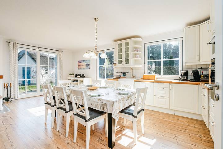 Ferienhaus für 8 Personen, mit Terrasse und Garten sowie Sauna in Glowe - 4
