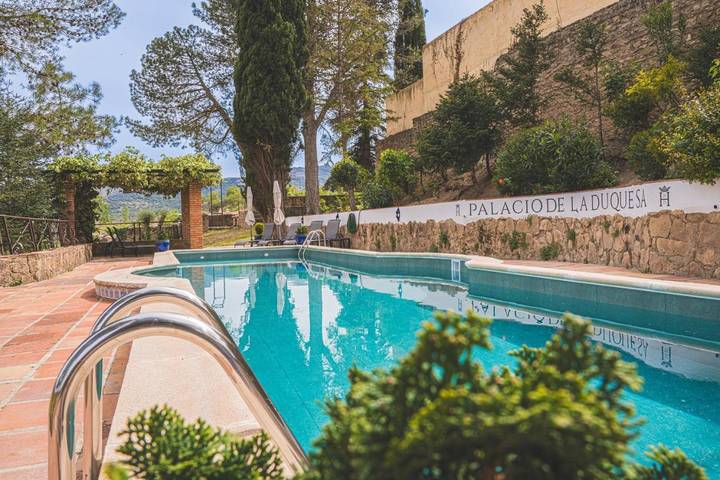 Hôtel pour 2 personnes, avec terrasse ainsi que piscine et jardin