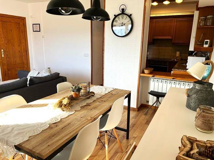 Apartamento vacacional entero, Apartamento 2 hab. Centro, Vistas, Terraza, Wifi y Garaje Privado in Puigcerdá, Pirineo Catalan