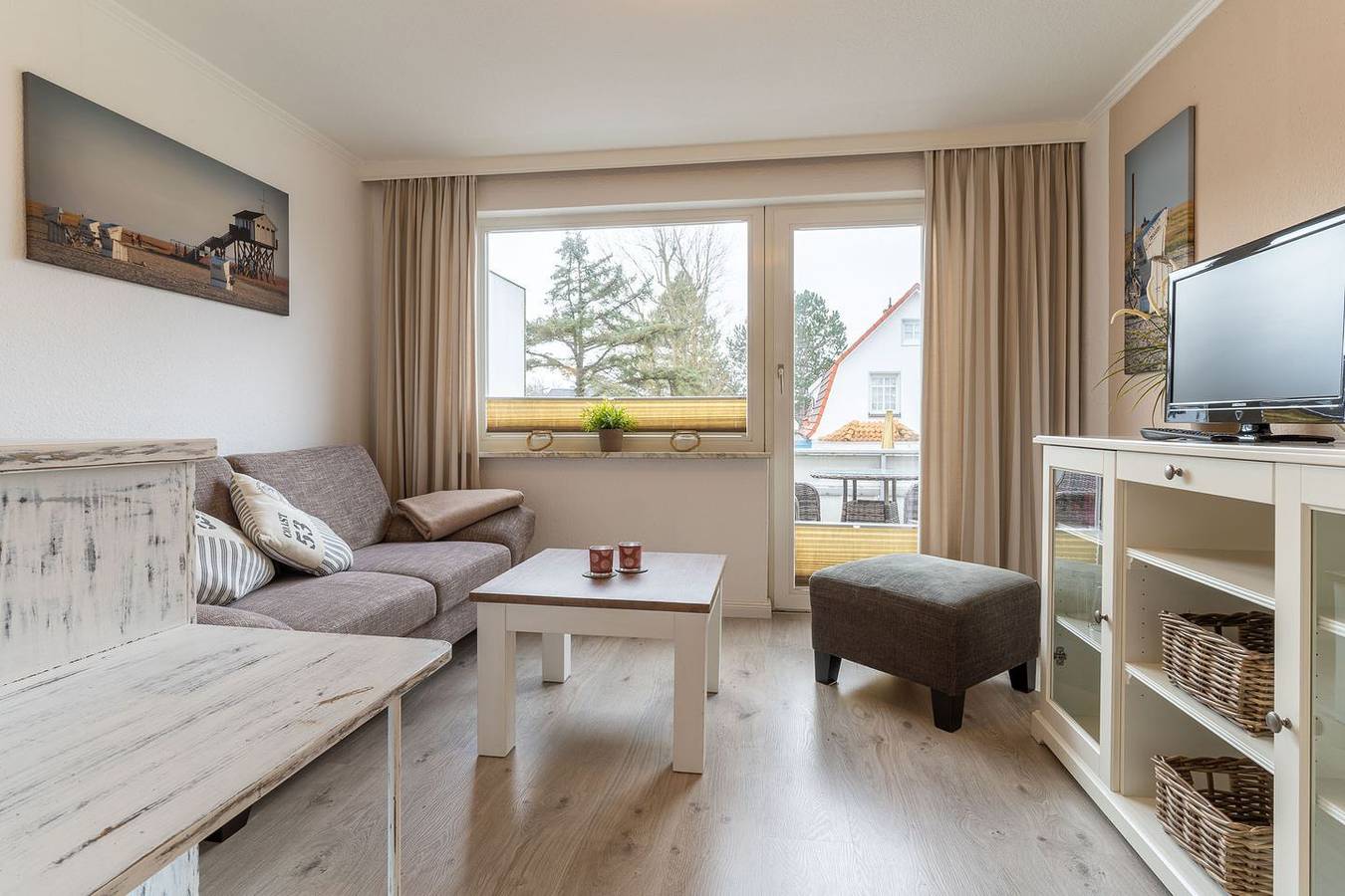 Ganze Wohnung, Schöne 2-Zimmerwohnung im 1. Obergeschoss mit Balkon im Ortsteil Dorf in St. Peter-Bad, St. Peter-Ording