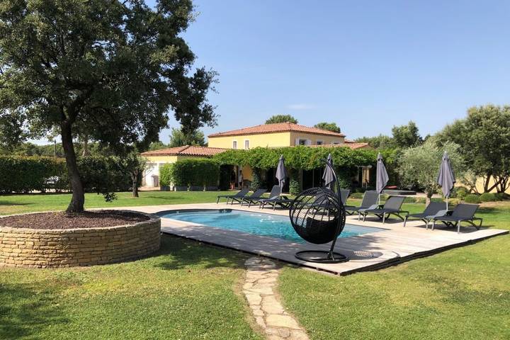 Ferienhaus für 10 Personen, mit Whirlpool und Terrasse sowie Garten und Pool