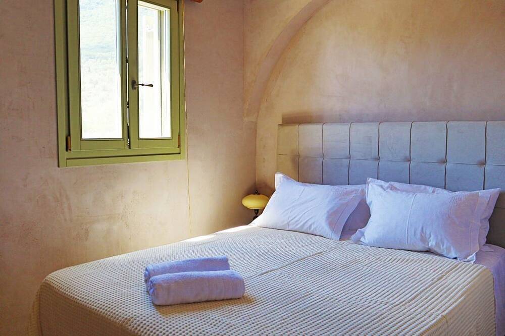 Villa Hydraline, 2 Bdr, Private Pool and Garden, Furnished Terrace, Vathy,. in Griechenland