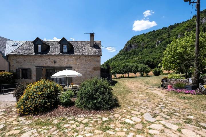 Gîte pour 5 personnes, avec Terrasse ainsi que Jardin et Piscine à La Canourgue - 2