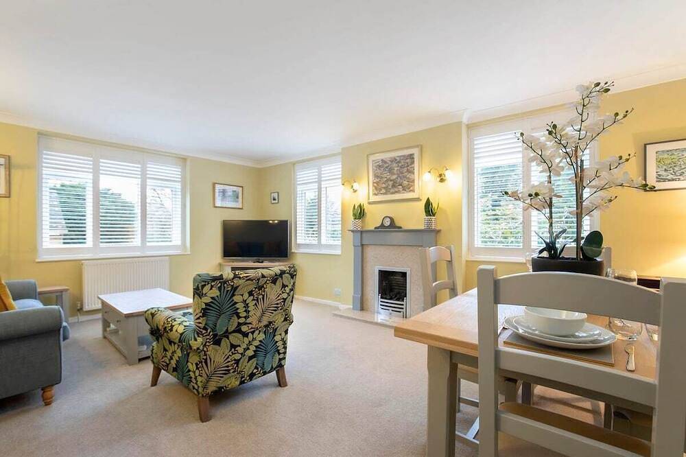 Apartamento entero, Confortable-Apartamento-Baño privado-Vista a la Calle in Cheltenham, Gloucestershire