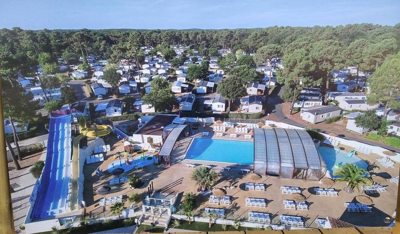Camping pour 6 personnes, avec vue et bassin pour enfant ainsi que terrasse et piscine à La Tremblade - 4