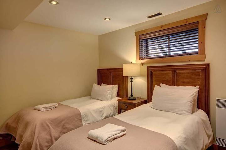 Chalet für 12 Personen, mit Garten und Whirlpool sowie Balkon - 1