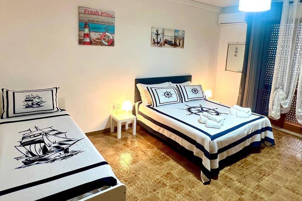 Entire apartment, Spacious apartment in downtown Tropea for families and couples free parking in Tropea, Vibo Valentia Province