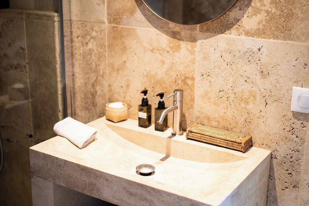 Maison intimiste avec Spa et sauna à 30 minutes de Lyon. Détente et intimité. in Jarnioux, Région de Villefranche-sur-Saône