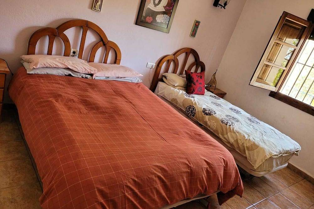 Villa privada con piscina, 8x4, para 10, 4 dormitorios,  wifi, vistas, parking! in Comares, Provincia de Málaga