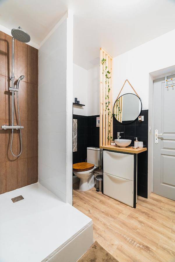 Chambre unique Lovya, avec Jacuzzi en hypercentre in Villeneuve-sur-Lot, Quercy