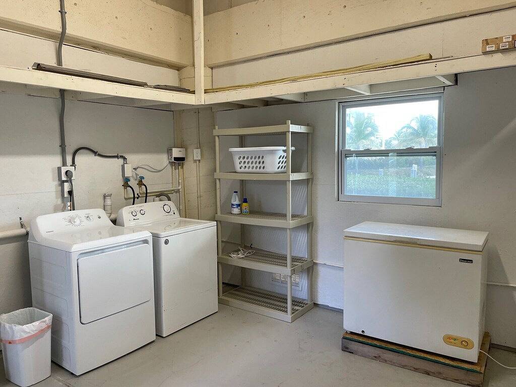 Waterfront House w/ 35ft Dock & Easy Bridge Access in Marathon, Monroe County