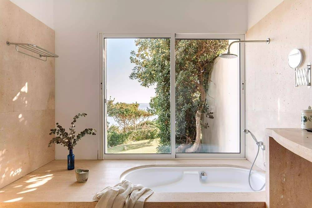 Cozy Villa in Front of the Turquoise sea in Cala Provençal, Capdepera