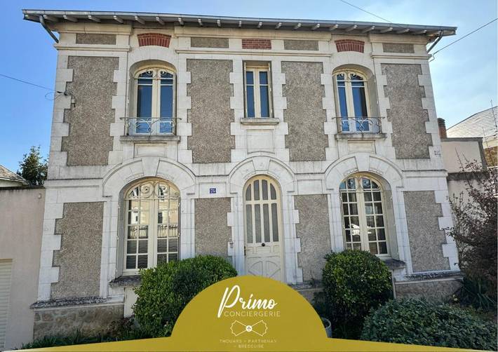 Villa pour 14 personnes, avec Balcon et Terrasse ainsi que Jardin et Vue à Thouars