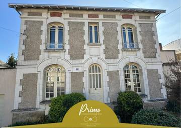 Location de vacances pour 14 personnes, avec vue et jardin à Thouars