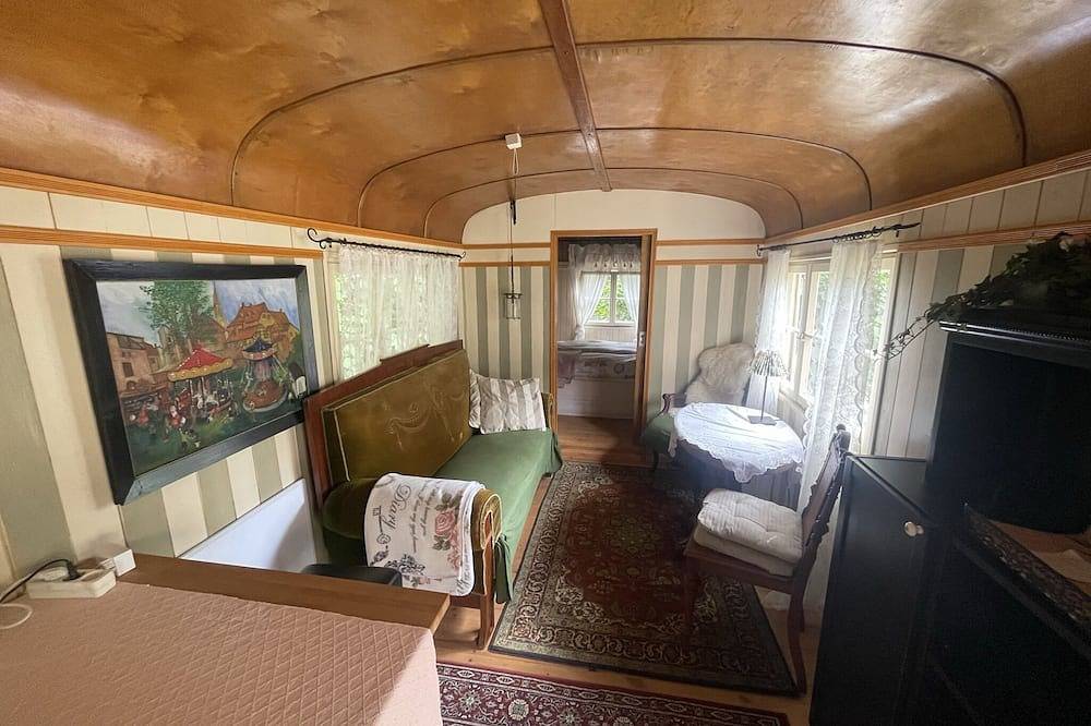 Ganze Wohnung, Zirkuswagen am Landhaus Labes in Stechlinsee, Stechlin