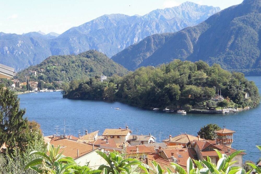 Ganze Wohnung, Comer See hause mit Garten und spektakuläre Aussicht auf den See und Berge. in Sala Comacina, Sala Comacina und Umgebung