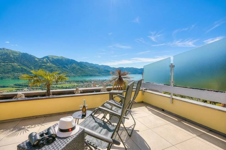 Ferienwohnung für 4 Personen, mit Terrasse und Pool sowie Seeblick in Locarno