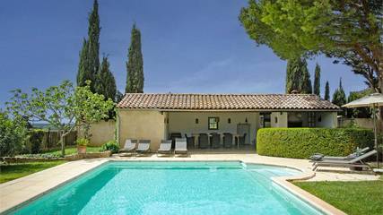 Location de vacances pour 6 personnes, avec piscine ainsi que terrasse et jardin à Beaumes-de-Venise