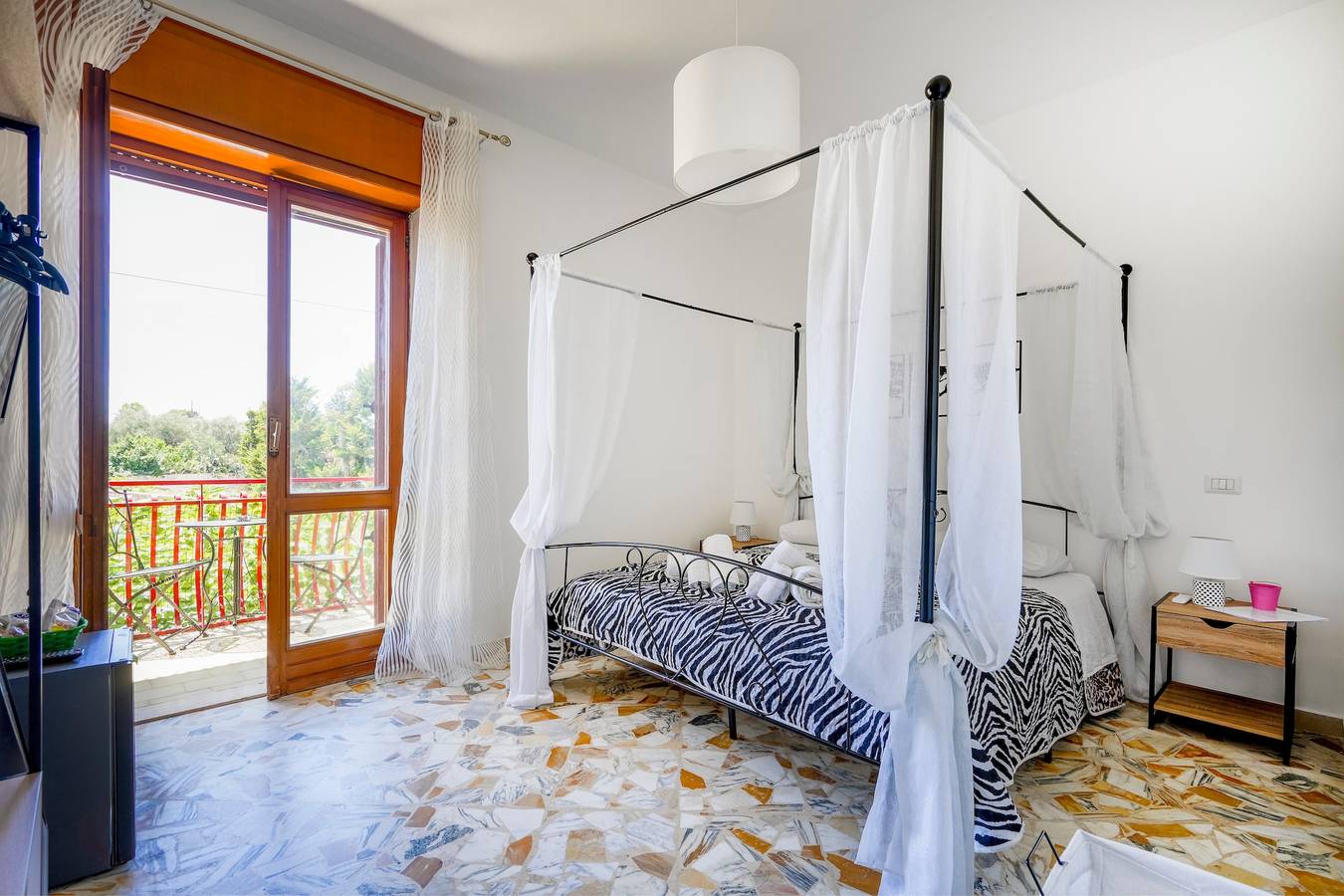 Casa Merlino - Doppelzimmer mit Balkon, Wlan und Klimaanlage in Santo Spirito, Bari