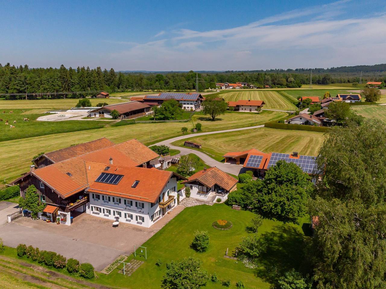 Schweizer Hof Am Golfplatz - Ferienhaus 45 qm, f. 2 Pers., Schlafzimmer, Wohnzimmer, Küche, Südterrasse, gr. Liegewiese, ruhige Lage mit Bergblick. in Grassau, Chiemsee
