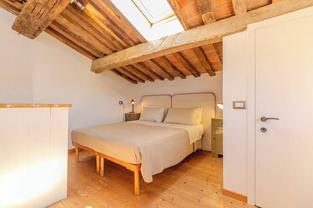 Ganze Wohnung, La Corte del Gusto - Der weiße Maulbeerbaum Apt. mit Pool und einer atemberaubenden Aussicht in Arcevia, Ancona Provinz