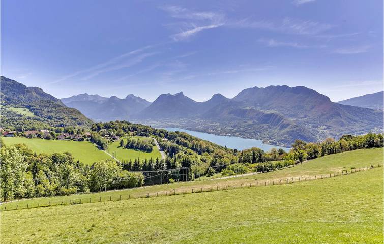 Gîte pour 6 personnes, avec terrasse et vue sur le lac, adapté aux familles dans Talloires-Montmin - 3