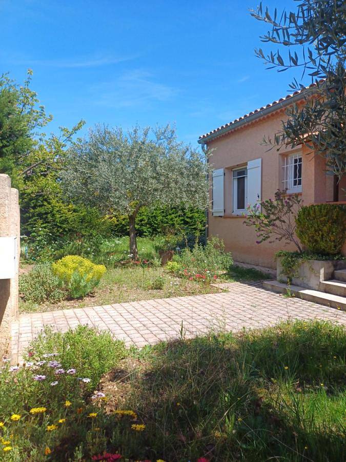 Location de vacances pour 6 personnes, avec jardin ainsi que piscine et vue, animaux acceptés à Villeneuve - 2