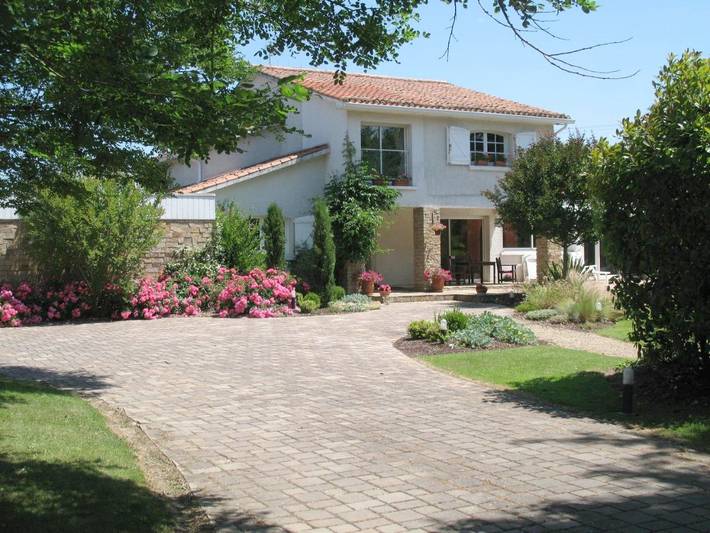 Chambre d’hôte pour 2 personnes, avec Terrasse et Jardin ainsi que Piscine et Vue à Bressuire