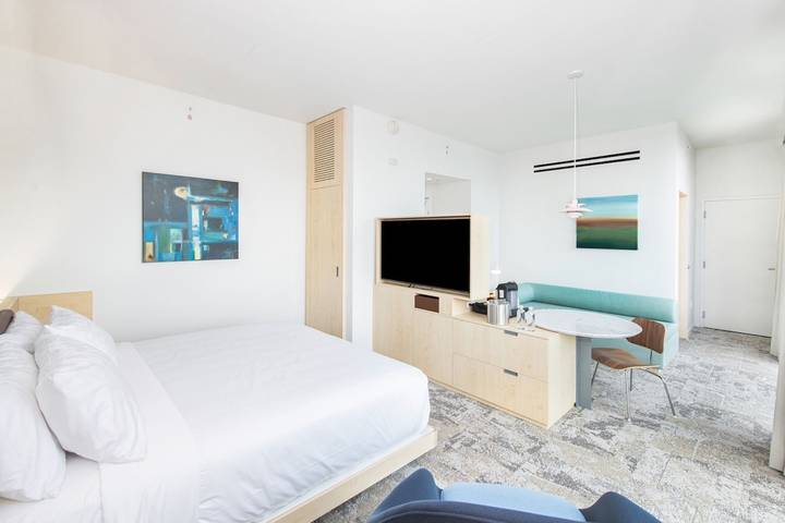 Hotel for 2 people in Gainesville