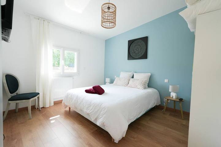 Location de vacances pour 6 personnes, avec piscine ainsi que jardin et jacuzzi dans Airan - 4