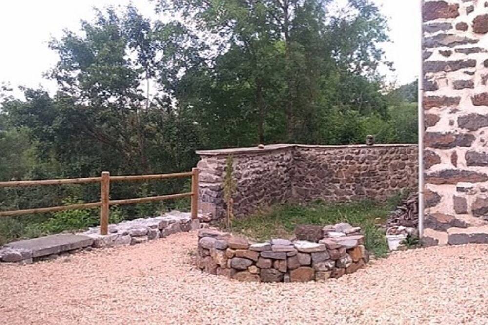 Altes Bauernhaus im zeitgenössischen Stil renoviert in Lantriac, Mézenc