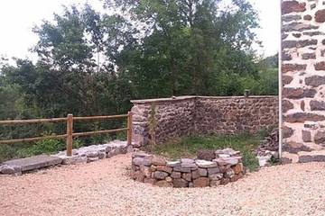 Gîte pour 2 personnes, avec jardin à Lantriac