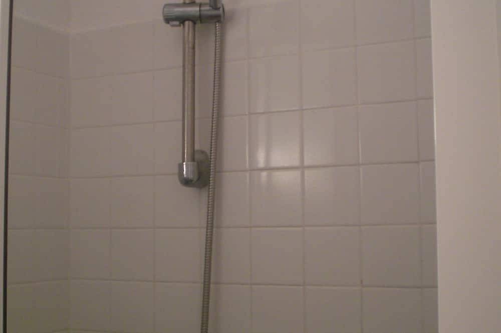 Apartamento entero, Studio with balcony and parking in quiet residence in Gradignan, Región de Burdeos