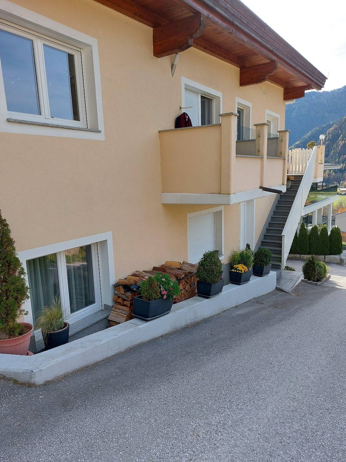 Entire holiday apartment, Apartment, shower and bath, toilet, facing the forest in Maurach, Eben am Achensee