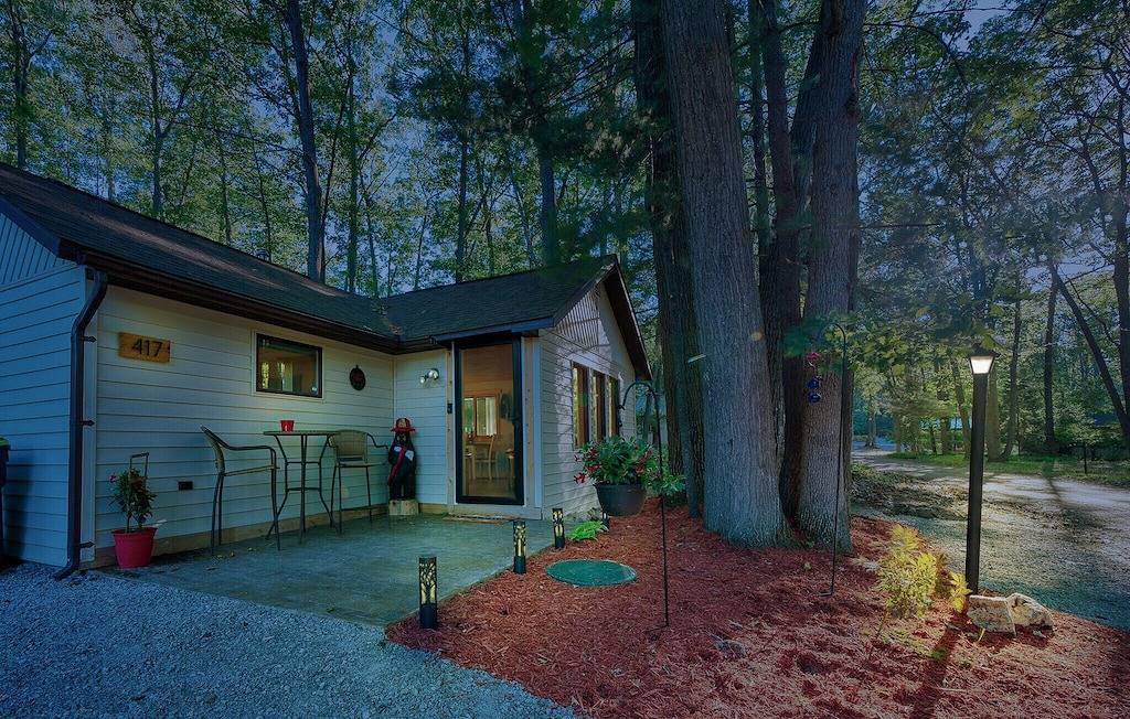 -Walk-to-Dock-Higgins Lake-Kayaks-beanbagtoss🏖️🛶🚤 in Higgins Lake