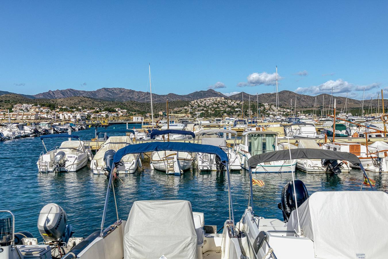 Hel lejlighed, Ferielejlighed for 6 personer med balkon in Llanca, Upper Empordà