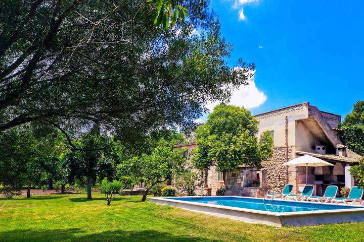 Villa für 6 Personen, mit Terrasse und Garten in Pollença