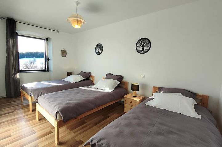 Gîte pour 7 personnes, avec jardin à Chalmazel - 4