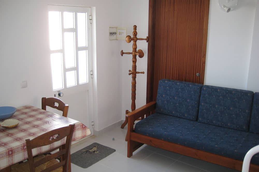 Ganze Wohnung, Apartment am Meer , allgemeine Terrasse mit Meerblick u. Gartenterrasse, Salema in Salema, Naturpark Südwest-Alentejo und Costa Vicentina