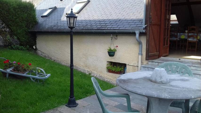 Gîte pour 4 personnes, avec terrasse dans Arcizac-ez-Angles