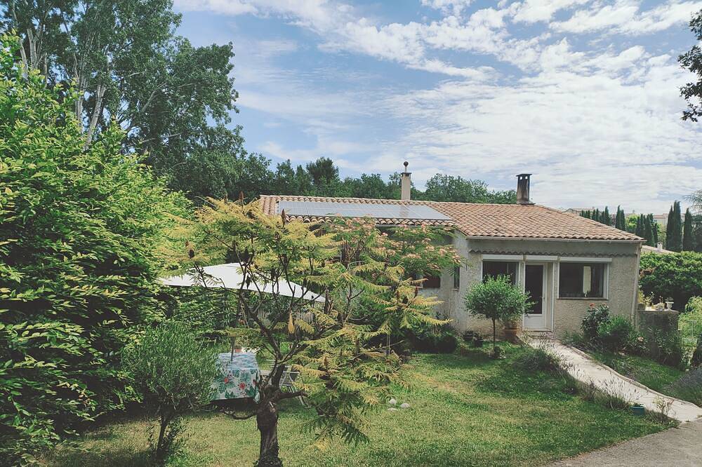 The House of Happiness in the heart of the Luberon in Mirabeau, Regionaler Naturpark Luberon