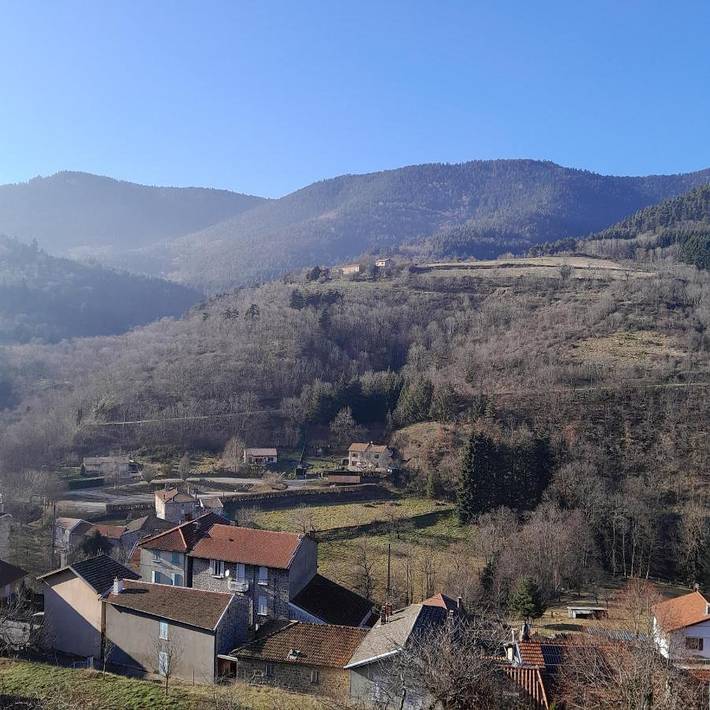 Gîte pour 6 personnes, avec piscine ainsi que vue et jardin dans Saint-Julien-Vocance - 3